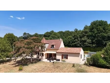 maison contemporaine de 5 chambres avec piscine chauffée  à proximité de sarlat