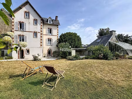 maison de caractere en centre ville avec jardin clos