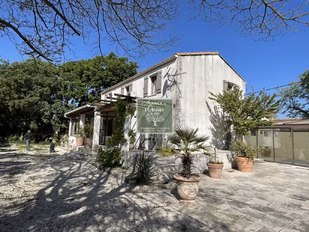 villa de 140 m2 habitable sur terrain clos et arboré avec pi
