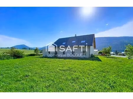 maison 4 pièces 96 m2 et 157 m2 de garage  idéale pour une activité artisanale