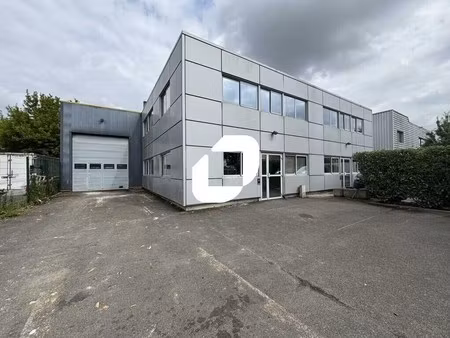 location local d'activités 500 m²