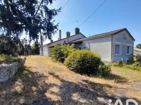 maison de village à largeasse (79240)