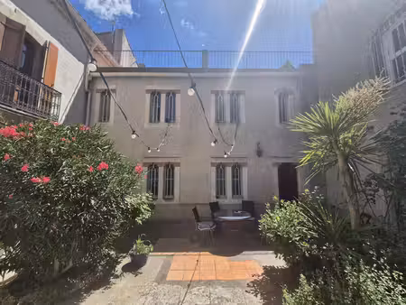 maison de maître 290 m2 avec 7 chambres  remise et cour azille