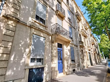 investisseurs ou primo-accédants _ emplacement privilégié _ immeuble de standing _ faibles