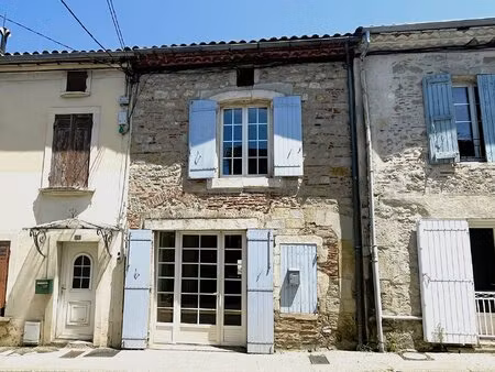 maison en pierre de caractère + terrasse au coeur de penne-d'agenais