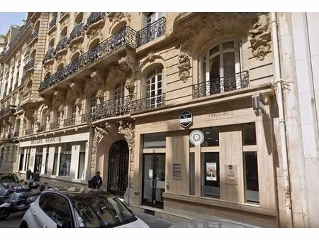 location commerce paris 75016 67m²