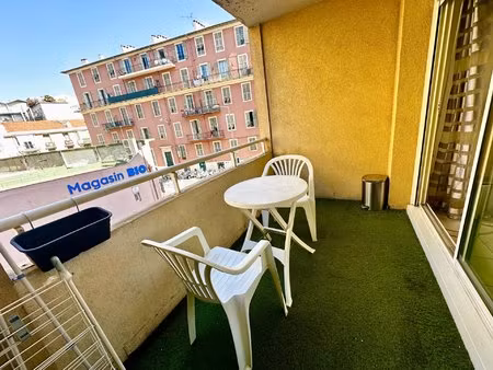 beau studio - terrasse - calme - proche garibaldi