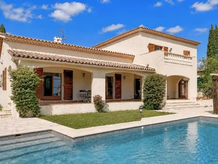 casa serena : le volume d'abord