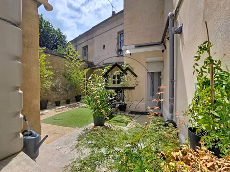 appartement avec cour privative  parking et cave