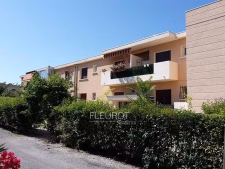 t2 avec balcon quartier des plages