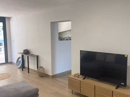 location appartement 4 pièces 90 m² à la possession (97419)