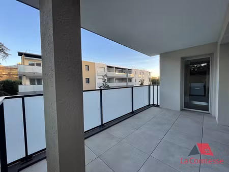 appartement t3 avec terrasse et parking - roquevaire