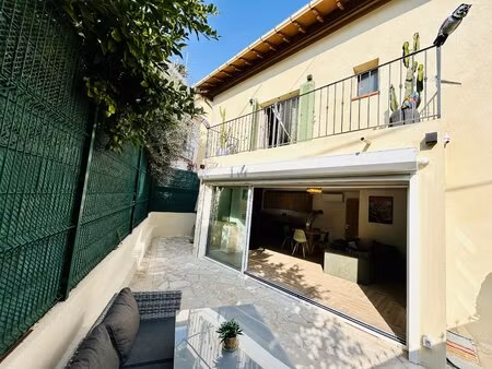 a vendre- maison de ville- refaite a neuf - cannes - bas mont fleury a 15 minutes croisett
