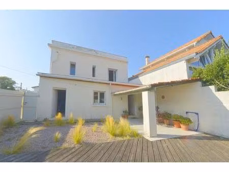 maison - 111m ²