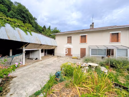 rare à maubec - maison à rénover sur 1000 m2 avec dépendance