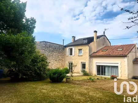 maison de ville à aunac (16460)