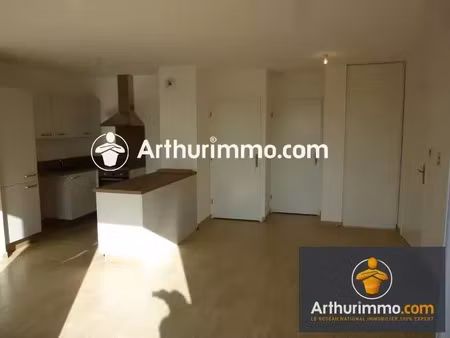 location appartement 2 pièces 45 m2 à savigny-le-temple