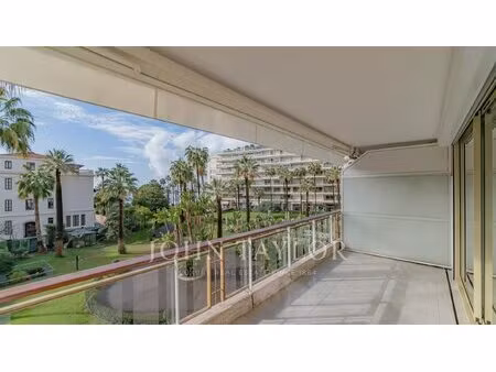 cannes croisette : ravissant appartement 3 pièces avec vue mer et parc