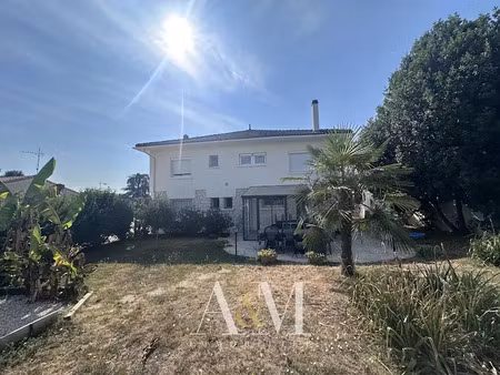 vente maison 8 pièces 225.96 m² à angouleme (16000)  273 000 €