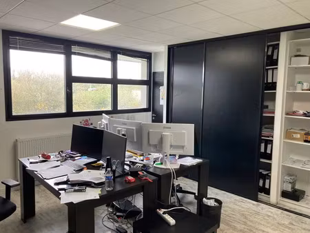 location bureau 430 m² à guipavas (29490)