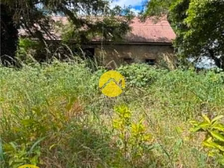 maison dont grange attenante