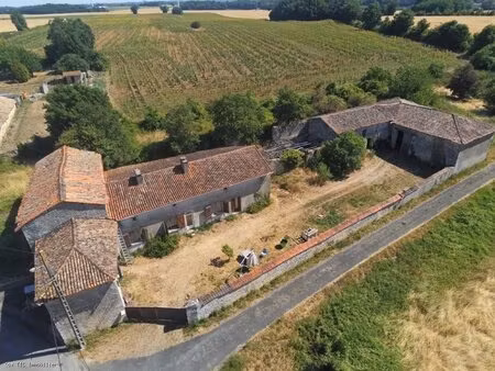 studio habitable avec projet de restauration d'une fermette sur