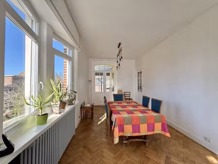 maison familiale 4 chambres et bureau au pied du tramway