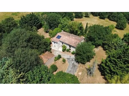 magnifique ferme en pierre rénovée avec terrain  vues et intimité – à 10 minutes de...