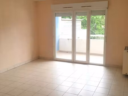 location appartement 3 pièces 70 m² à vénissieux (69200)