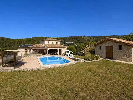 une villa de caractère de 124 m2 avec piscine  garage et dépendances sur 4300 m2 de...