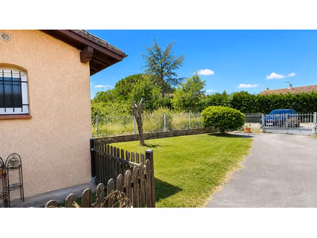 villa t2 meublée avec jardin à montberon