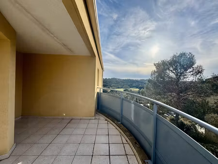 nimes / golf de vacquerolles - t2 avec terrasse et parking