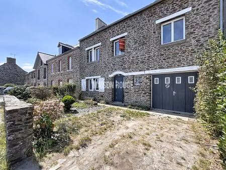 face à la baie du mont-saint-michel ? maison familiale avec dépendance  garage et terrain.