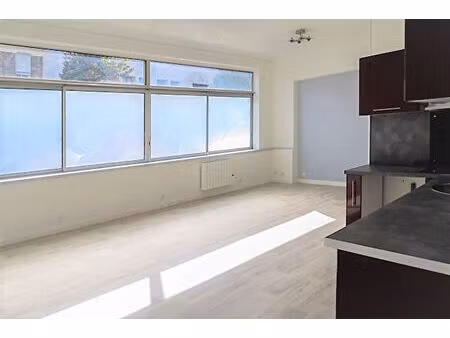 location appartement 2 pièces  50.36m²  suresnes