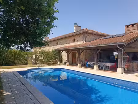 superbe longère avec piscine  belles vues  annexe et