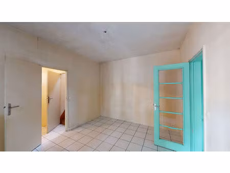 exclusivité guy hoquet : maison de ville avec extérieur et box à montreuil
