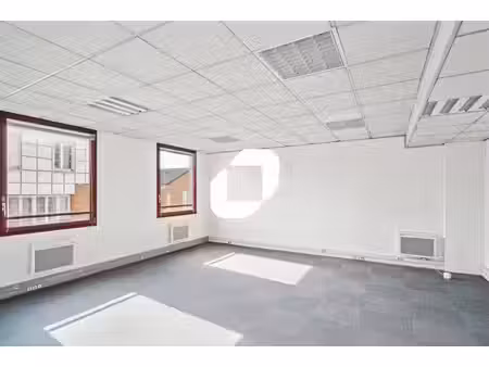 location bureaux montigny-le-bretonneux 78180 135m²