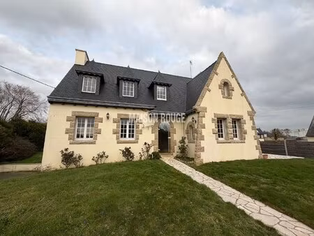 charmante maison familiale néo-bretonne avec véranda et grand terrain - proche centre de..
