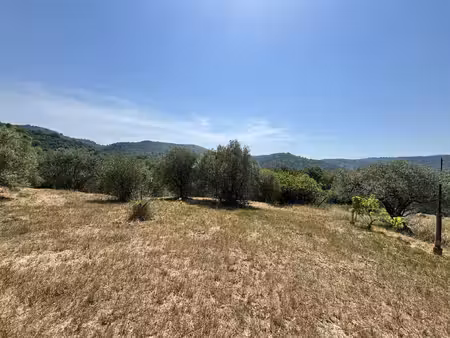 montferrat joli terrain à bâtir