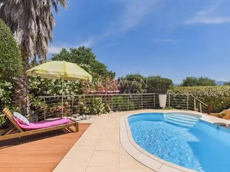villa bien entretenue avec piscine et vue dégagée - le luc