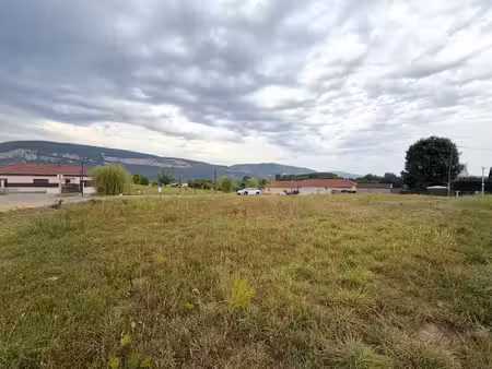 terrain 650 m² - montalieu-vercieu centre