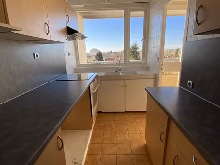 appartement climatisé avec balcon  chauffage et eau froide c