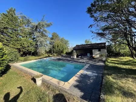 maison sur les hauteurs de figeac avec piscine