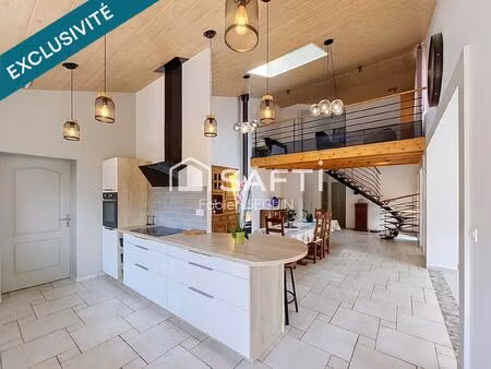 maison rénovée lumineuse  entretenue bénéficiant de beaux volumes !