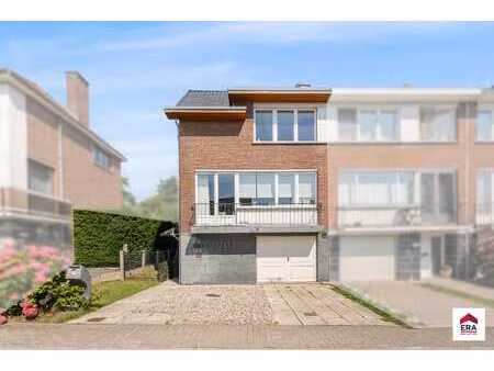 maison 3 façades avec 3 ch.  garage et grand jardin