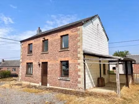 maison à rénover avec garage et jardin à biron (erezée)