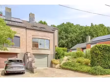 maison prête à vivre avec trois chambres et garage