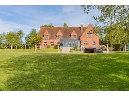villa avec grand potentiel sur vaste terrain à lennik