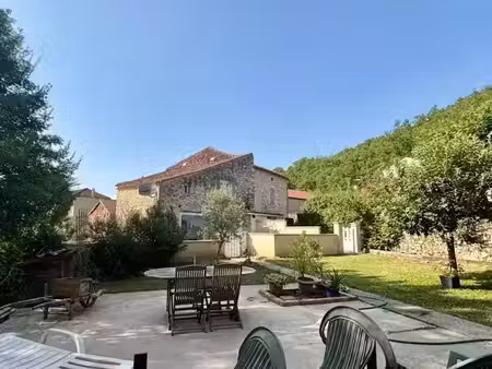 vente maison 10 pièces 230 m² à saint-vincent-rive-d'olt (46140)  289 000 €