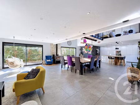 maison de luxe à vendre à sainte-sigolène